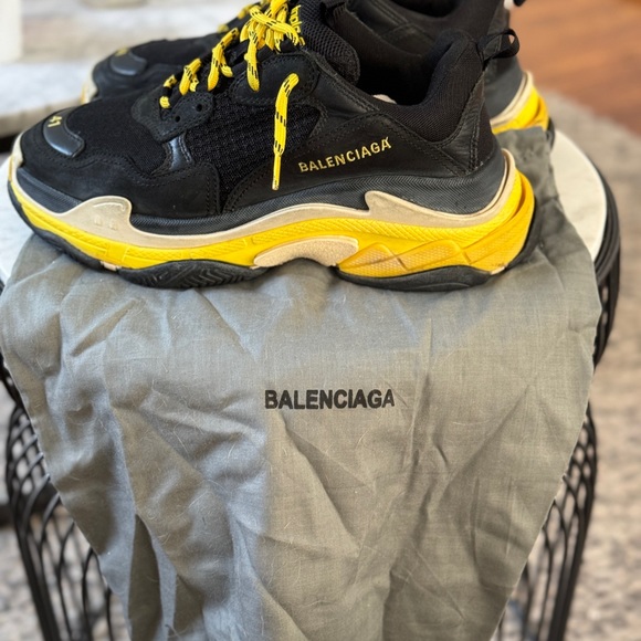 Balenciaga - Picture 10 of 11